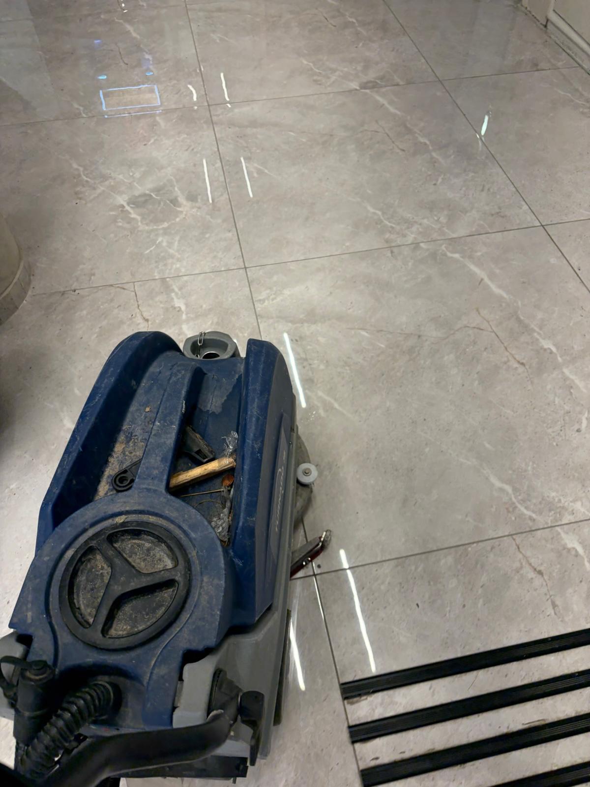 עבודת ניקיון ואחזקה