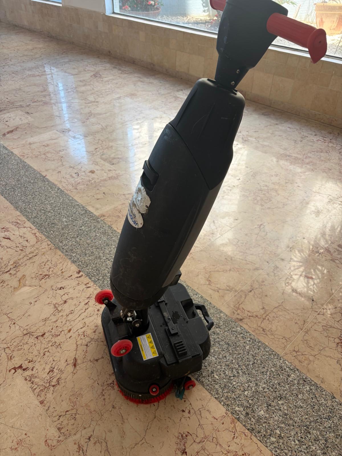 עבודת ניקיון ואחזקה