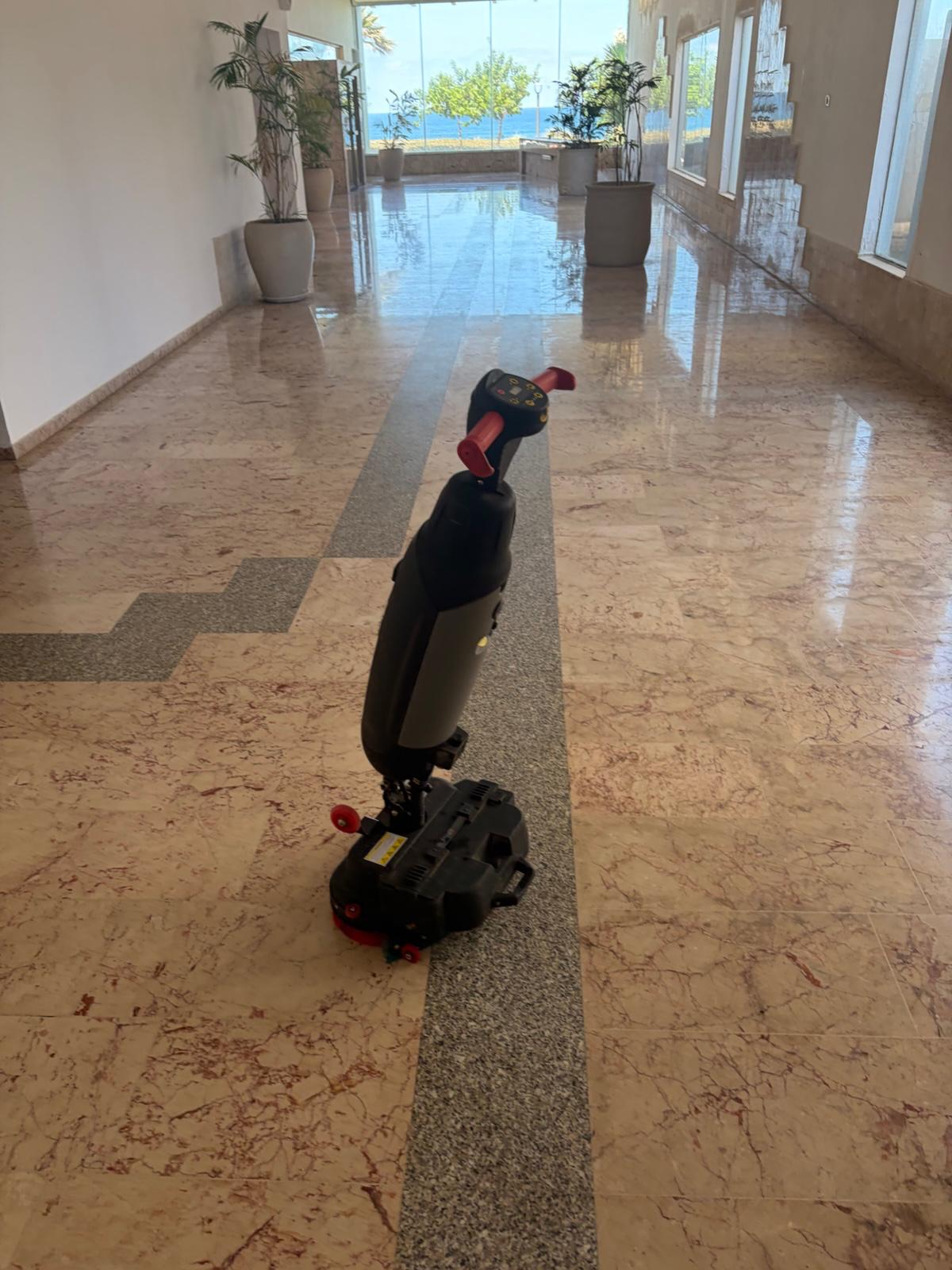 עבודת ניקיון ואחזקה